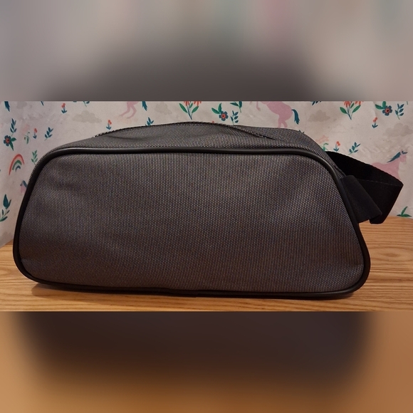 EUC Versace Parfums Large Black & Grey Nylon Travel Toiletry Makeup Cosmetic Bag - Picture 2 of 10